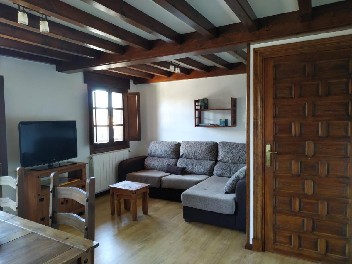 Apartamentos Llave De Santillana Santillana del Mar Esterno foto
