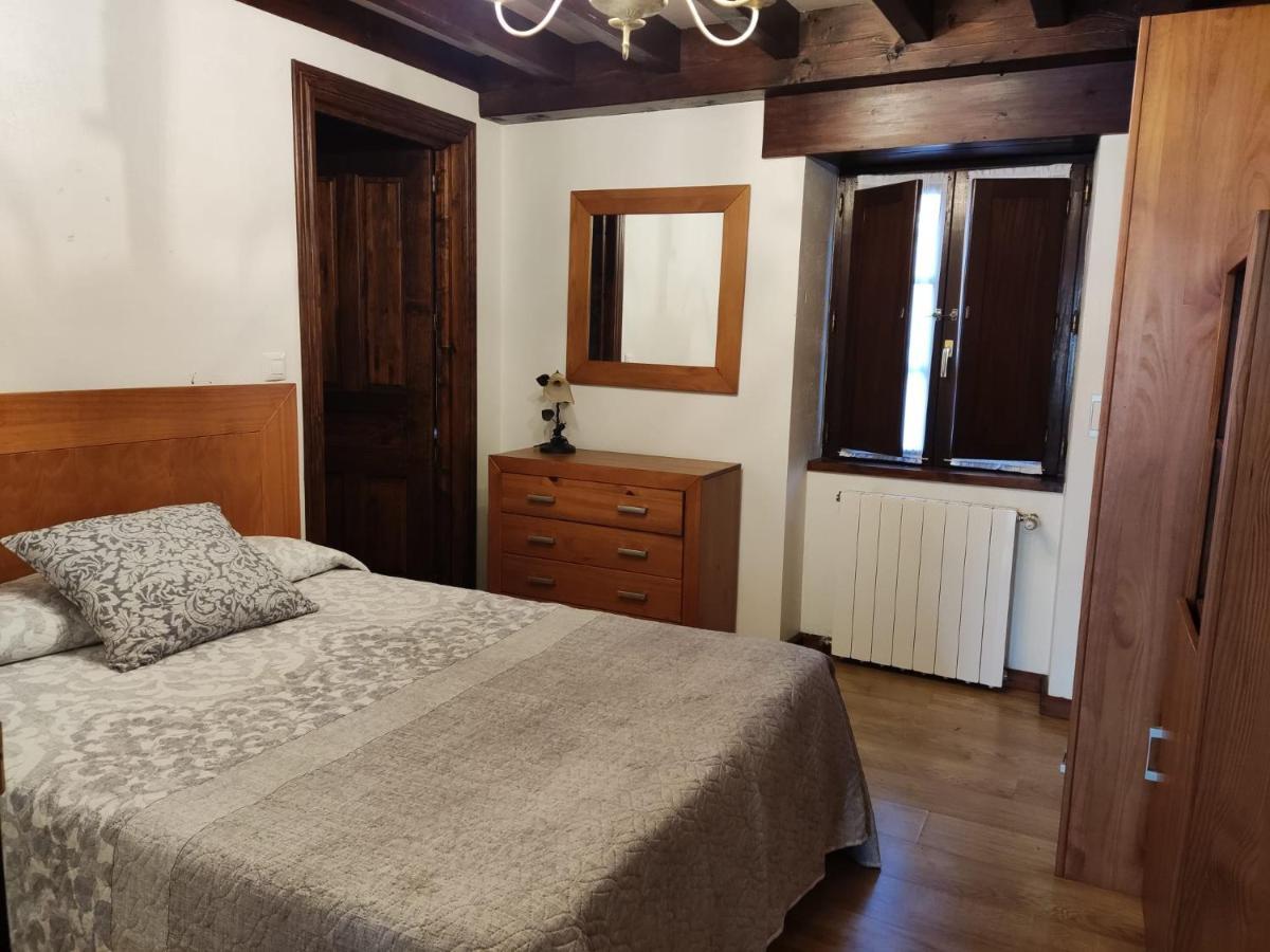 Apartamentos Llave De Santillana Santillana del Mar Esterno foto
