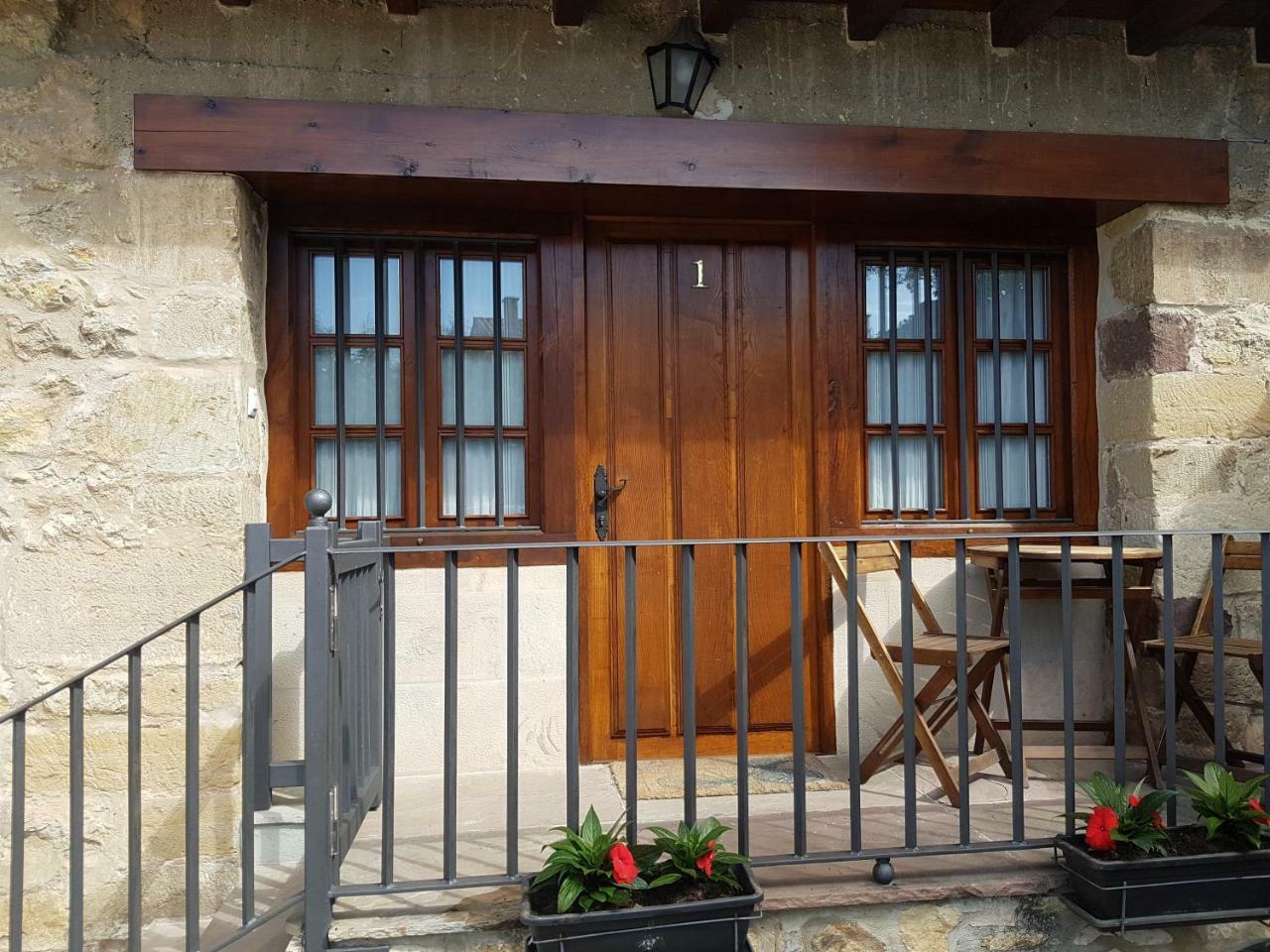 Apartamentos Llave De Santillana Santillana del Mar Esterno foto